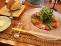 【前菜】地鶏のローストとホッキ貝のサラダ、グリーンオリーブソース